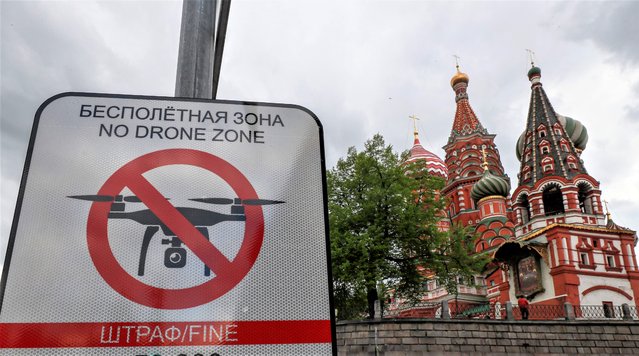 A “No Drone Zone” sign is placed in front of the Red Square in Moscow, Russia, 03 May 2023. Moscow Mayor Sergei Sobyanin announced a ban on unauthorized drone flights over the city, after the Kremlin said two unmanned aerial vehicles targeting the Kremlin on the night of 02 May were disabled and crashed without causing any casualties or damage. The Russian Presidential Press Service accused Kyiv of carrying the drone strike against the residence of the Russian president. The Kremlin described the action as a “planned terrorist attack and an assassination attempt targeting the President”, noting that the President was not injured. (Photo by Yuri Kochetkov/EPA)