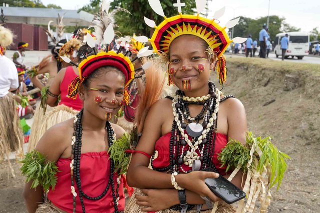 Young traditional Papua New Guinean dancers prepare for the arrival of Pope Francis at Jackson's International Airport in Port Moresby, Papua New Guinea, Friday, September 6, 2024. (Photo by Mark Baker/AP Photo)