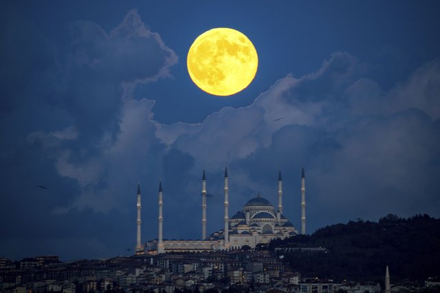 A supermoon rises behind the Camlica mosque in Istanbul, Turkey, Thursday, October 17, 2024. (Photo by Emrah Gurel/AP Photo)