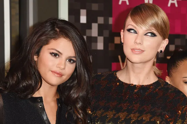 Singer-songwriters Selena Gomez (L) and Taylor Swift attend the 2015 MTV Video Music Awards at Microsoft Theater on August 30, 2015 in Los Angeles, California. (Photo by Jason Merritt/Getty Images)