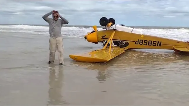 A plane upside down on a beach in Florida on November 18, 2022 following a crash . TikTok creator Joseph Cook was walking down a beach on Anastasia Island with his metal detector when he heard a crash and saw a plane crashing nose first into the beach. The pilot stepping out unscathed. (Photo by South West News Service)
