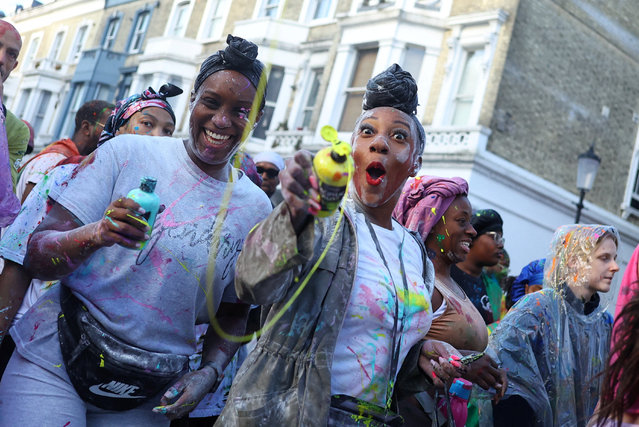 Revelers take part in the “J'Ouvert” celebrations at sunrise during Notting Hill Carnival in London, Britain on August 24, 2025. (Photo by Toby Melville/Reuters)