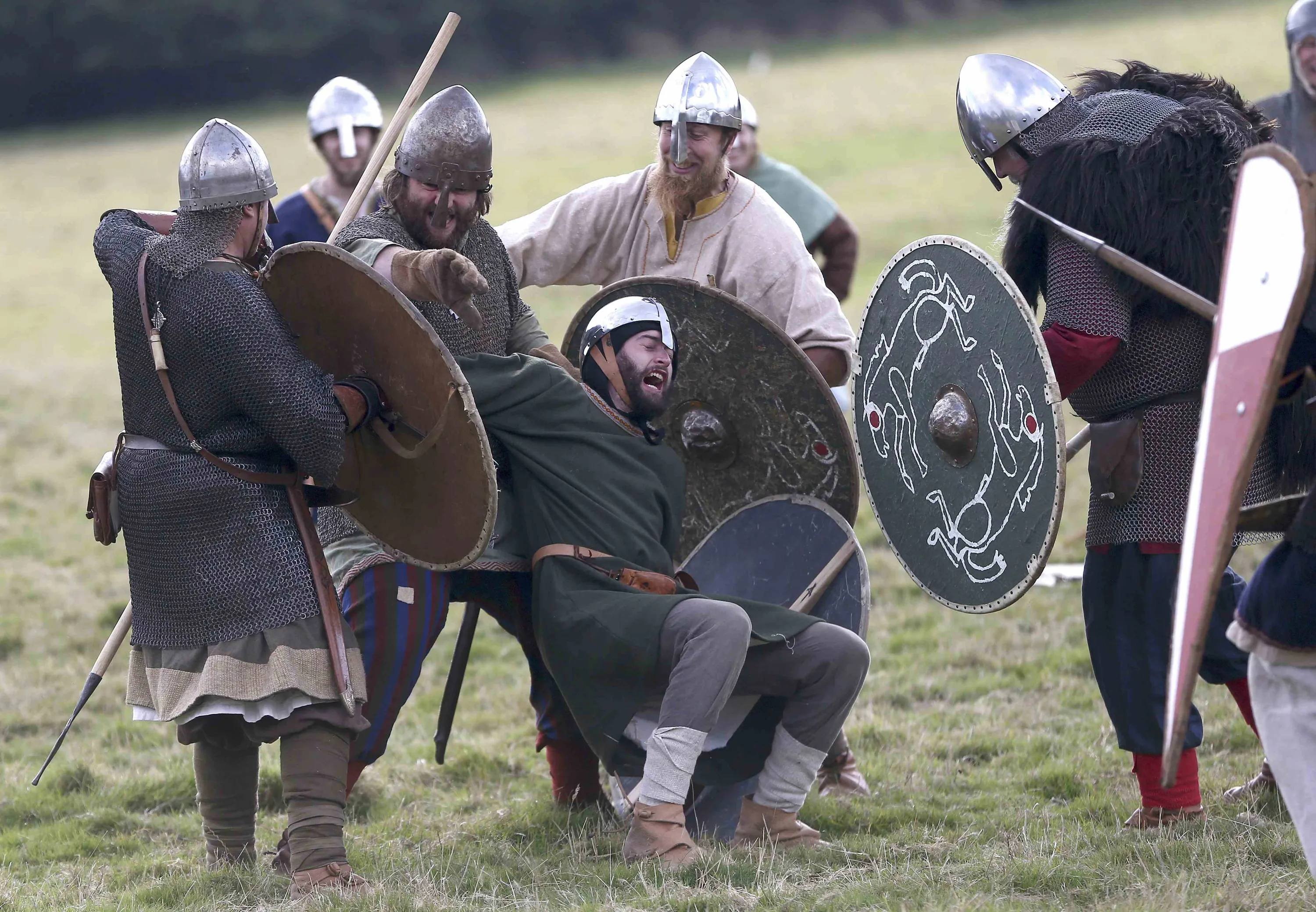 9 век видео. 1066 Год битва при Гастингсе. Битва при Гастингсе 1066 лучники. Битва при Гастингсе 1066 реконструкция. 14 Октября 1066 года битва при Гастингсе.