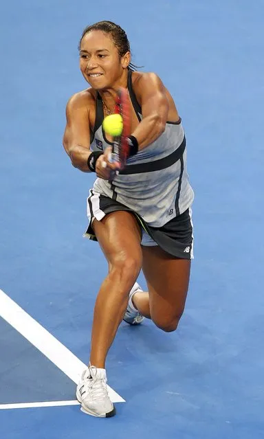 Heather Watson of Britain plays a backhand shot to Casey Dellacqua of Australia during their women's singles tennis match at the 2015 Hopman Cup in Perth, January 9, 2015. (Photo by Reuters/Stringer)