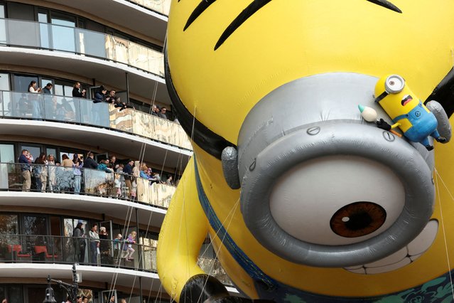 People observe as the Stuart the Minion balloon flies during the Macy's Thanksgiving Day Parade 2025, in New York City, U.S., November 27, 2025. (Photo by Brendan McDermid/Reuters)