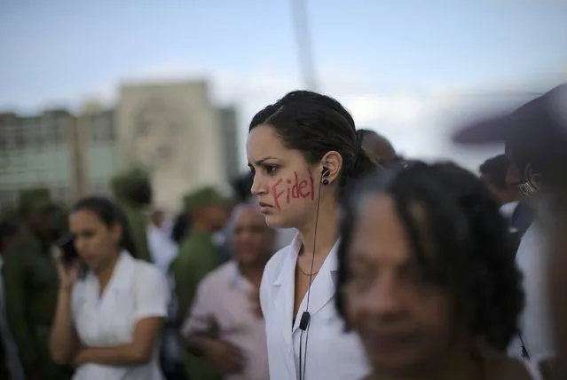 A woman wears face paint as she waits in line with others to pay tribute to Cuba's late President Fidel Castro in Revolution Square in Havana, Cuba, November 29, 2016. (Photo by Carlos Barria/Reuters)