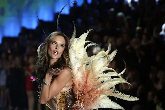 Alessandra Ambrosio presents a creation during the Victoria's Secret Fashion Show. (Photo by Lucas Jackson/Reuters)