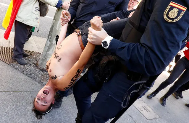 A protester is taken away by police during an electoral campaign closing rally of Spain's far-right party VOX in Madrid, Spain on April 26, 2019. (Photo by Juan Medina/Reuters)