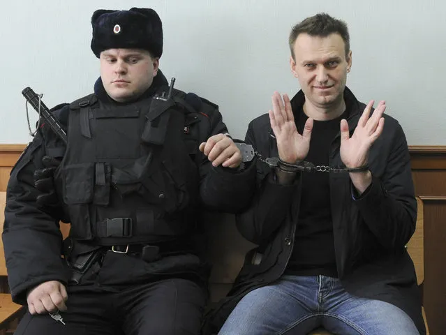 Russian opposition leader Alexei Navalny, right, poses for press in court in Moscow, Russia, Thursday, March 30, 2017. Navalny attends a court hearing on his appeal. Navalny, who organized a wave of nationwide protests against government corruption was sentenced to 15 days in jail. (Photo by AP Photo)