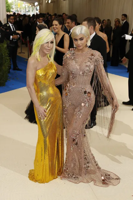 Fashion designer Donatella Versace (L) and television personality Kylie Jenner attend “Rei Kawakubo/Comme des Garcons: Art Of The In-Between” Costume Institute Gala – Arrivals at Metropolitan Museum of Art on May 1, 2017 in New York City. (Photo by Lucas Jackson/Reuters)