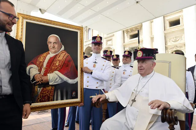 This handout picture made available by Vatican Media Press Office shows Pope Francis with the students of the Military Academy during the General Audience, Vatican City, 22 June 2022. (Photo by Vatican Media Press Office Hando/ANSA via ZUMA Press/Rex Features/Shutterstock)