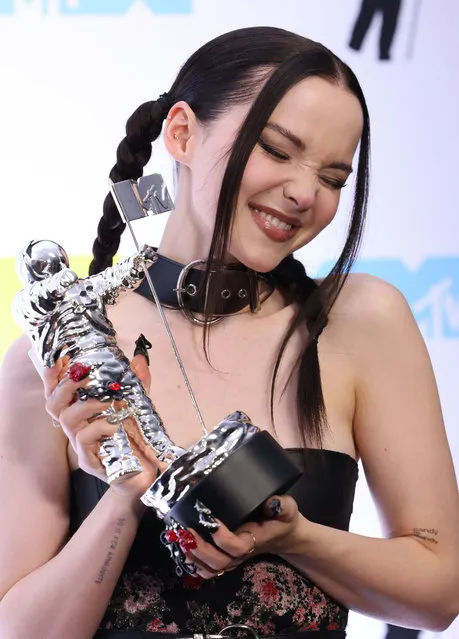American singer and actress Dove Cameron poses with her Best New Artist award at the 2022 MTV Video Music Awards at the Prudential Center in Newark, New Jersey, U.S., August 28, 2022. (Photo by Caitlin Ochs/Reuters)