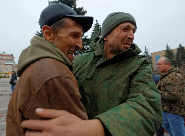 A serviceman hugs his brother after being released along with other military personnel from Russian-controlled parts of Donetsk and Luhansk regions in recent prisoner exchange in the course of Russia-Ukraine conflict, in the town of Amvrosiivka (Amvrosievka), Donetsk region, Russian-controlled Ukraine on November 6, 2022. (Photo by Alexander Ermochenko/Reuters)