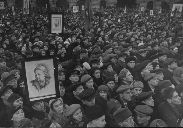 Nadezhda Krupskaya’s funeral (Lenin’s wife) in Moscow, Russia, 1930s. (Photo by Sergey Korshunov)