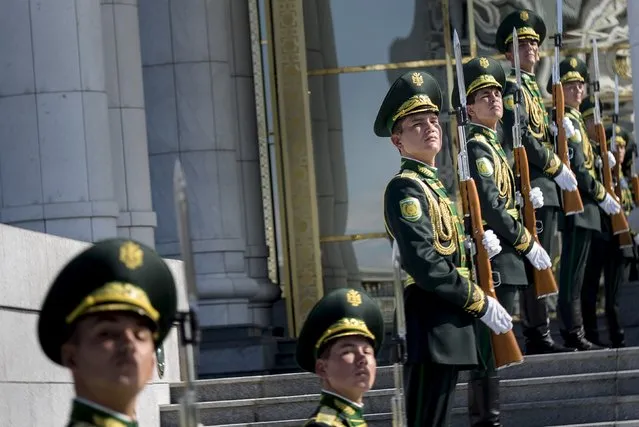 Presidential Guards wait during a meeting between U.S. Secretary of State John Kerry and Turkmen President Gurbanguly Berdimuhamedov at the Oguzkhan Presidential Palace on November 3, 2015 in Ashgabat. Kerry is travelling to Tajikistan and Turkmenistan on the last day of his travels in the region as he visits five Central Asian nations. (Photo by Brendan Smialowski/Reuters)