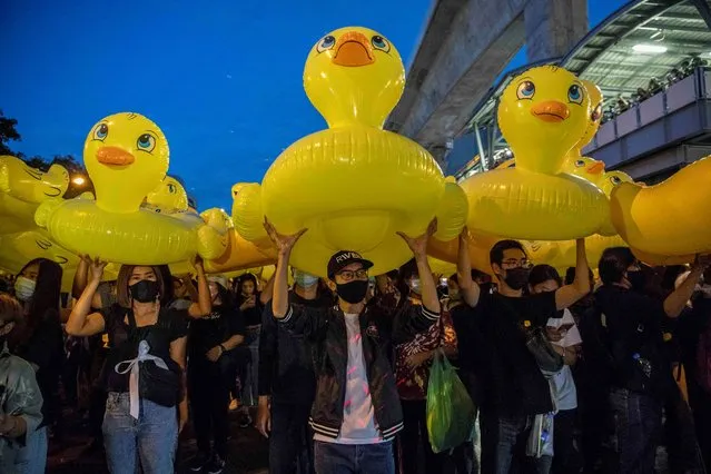 Thai pro-democracy protesters hold rubber ducks, a protector symbol of the protesters, during a rally on November 27, 2020 in Bangkok, Thailand. Protesters descended on one the Thai capital's most-congested intersections to stage what they called a “coup rehearsal drill”, called by the United Front of Thammasat and Demonstration group. (Photo by Lauren DeCicca/Getty Images)