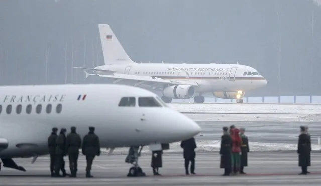 Aircrafts, carrying Germany's Chancellor Angela Merkel (back) and France's President Francois Hollande, are seen upon the arrival at an airport near Minsk, February 11, 2015. (Photo by Maxim Shipenkov/Reuters)