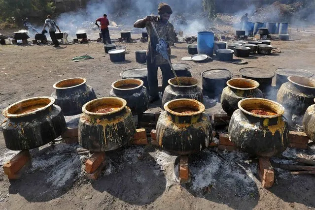 Cooks prepare dishes to be served at a mass marriage ceremony in the western Indian city of Ahmedabad, February 15, 2015. A total of 191 Muslim couples from various parts of Ahmedabad on Sunday took wedding vows during a mass marriage ceremony organised by a Muslim voluntary organisation, organisers said. (Photo by Amit Dave/Reuters)