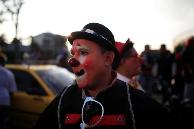 A clown poses for a picture in a parade during Salvadoran Clown Day celebrations in San Salvador, El Salvador, December 7, 2016. (Photo by Jose Cabezas/Reuters)