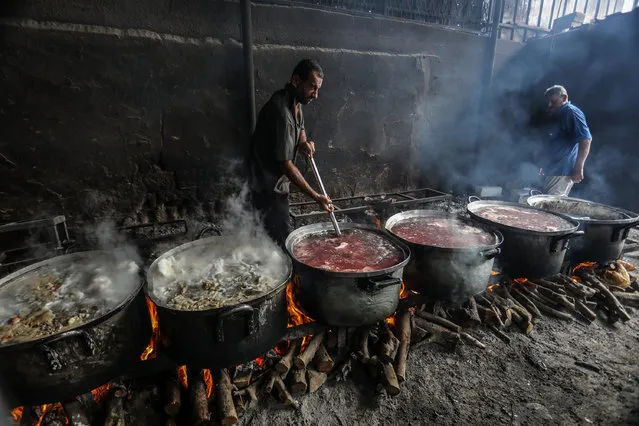Palestinian volunteers in Rafah prepare meals for families displaced from the northern and central parts of the city to the south due to Israeli attacks in Rafah, Gaza on October 28, 2023. (Photo by Abed Rahim Khatib/Anadolu via Getty Images)