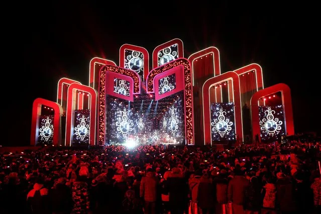Thousands of locals residents gather for the New Year's Eve concert during New Year's Eve celebrations in Zakopane, Poland, 31 December 2016. (Photo by Grzegorz Momot/EPA)