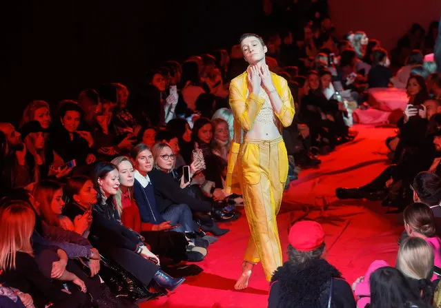 A model presents a creation by Ukrainian brand FROLOV during the Ukrainian Fashion Week in Kiev, Ukraine, 01 February 2019. (Photo by Sergey Dolzhenko/EPA/EFE)