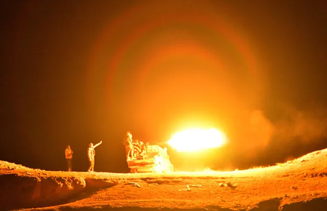 Fighters from the Syrian Democratic Forces (SDF) fire a cannon at the frontline of battles in the Islamic State group's last remaining position in the village of Baghouz in the countryside of the eastern Syrian province of Deir Ezzor on March 18, 2019. The Kurdish-led SDF have been closing in on IS fighters holed up in a small sliver of territory in the village of Baghouz in eastern Syria since January. (Photo by Giuseppe Cacace/AFP Photo)