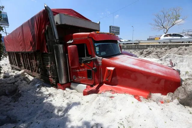 A truck is buried in ice after a heavy storm of rain and hail which affected some areas of the city in ​​Guadalajara, Mexico on June 30, 2019. (Photo by Fernando Carranza/Reuters)