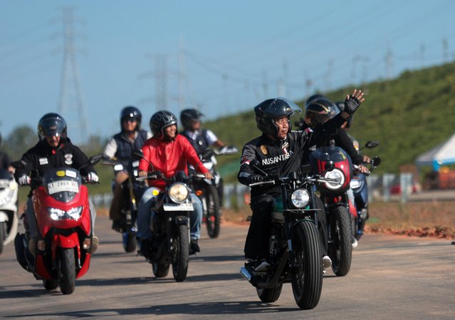 Indonesian President Joko Widodo (2-R) accompanied by some Indonesian influencers, waves to residents as he rides a motorcycle during his working visit to Indonesia new capital city Nusantara in East Kalimantan, Indonesia, 28 July 2024. Indonesian President Joko Widodo accompanied by his minister and some Indonesian influencers, visits the new capital city Nusantara and also inspects a new toll roads and inaugurates Pulau Balang Bridges. (Photo by Adi Weda/EPA/EFE)