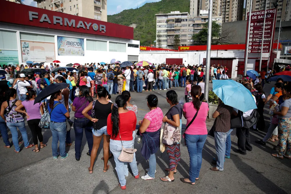 Hungry Venezuelans Smuggle Colombian Food Home