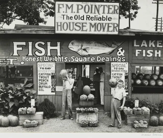 Roadside stand, vicinity Birmingham, Alabama, 1936. (Photo by The Cleveland Museum of Art, Wishing Well Fund, 1975.36. © Walker Evans Archive, The Metropolitan Museum of Art)