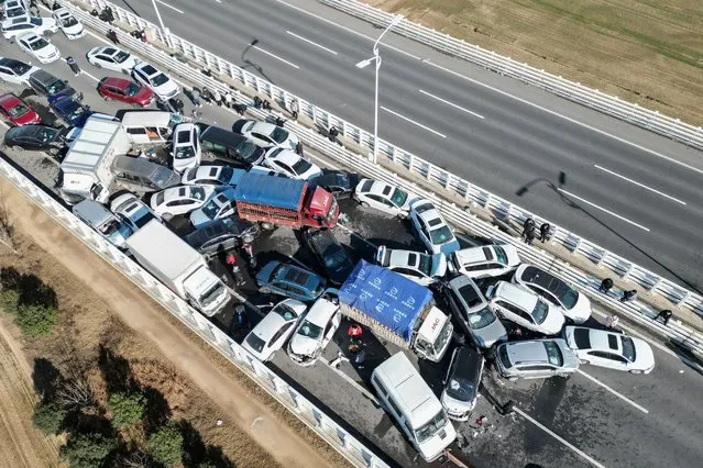 This aerial photo taken on December 28, 2022 shows a multi-vehicle collision on Zhengxin Yellow River Bridge in Zhengzhou, in China's central Henan province. (Photo by AFP Photo/China Stringer Network)