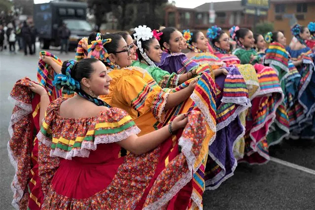 Members of the Cathedral City High School Ballet Folklorico pose for photo prior to joining in the Kingdom Day Parade in Los Angeles on Monday, January 16, 2023. After a two-year hiatus because of the COVID-19 pandemic, the parade, America's largest Martin Luther King Day celebration returned. (Photo by Richard Vogel/AP Photo)