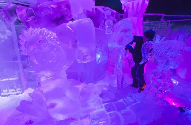 Sculptor Kaspar Jiri of Czech Republic carves an ice sculpture at the Disney Dreams Ice Festival in Antwerp November 27, 2014. (Photo by Yves Herman/Reuters)