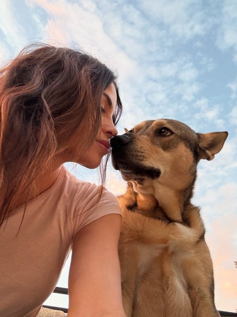 A dog mom several times over, actress Jenna Dewan’s love nose no bounds in the second decade of August 2025. (Photo by jennadewan/Instagram)