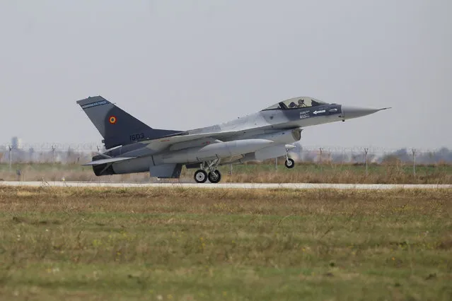 A F-16 plane touches down at 86th Air Base of Romanian Air Force after performing a flight during the official presentation ceremony of 6 F-16 planes bought by the Romanian government, in Fetesti, Calarasi county, Romania October 7, 2016. (Photo by Octav Ganea/Reuters/Inquam Photos)