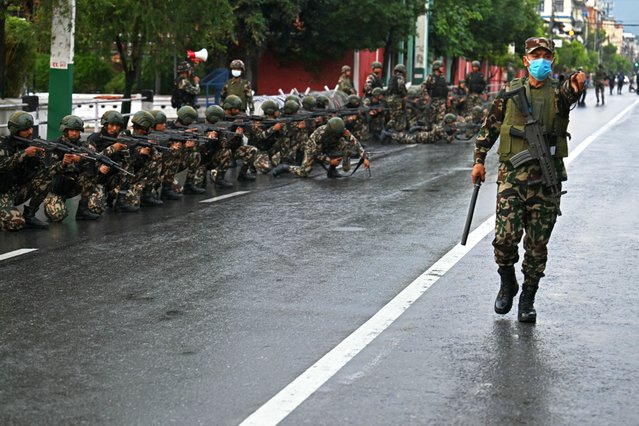 Nepal's army soldiers take their positions to disperse the protesters in front of the President House during a curfew imposed to restore law and order, in Kathmandu on September 12, 2025. Nepal's president and army sought on September 12 to find a consensus interim leader to fill a political vacuum after deadly anti-corruption protests toppled the government and left parliament in flames. (Photo by Arun Sankar/AFP Photo)