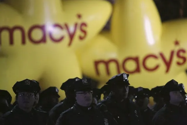 Members of the New York Police Department gather on the street before the 89th Macy's Thanksgiving Day Parade in the Manhattan borough of New York, November 26, 2015. (Photo by Andrew Kelly/Reuters)