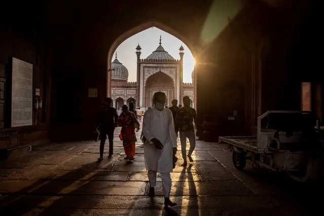 People leave after offering prayers on the first day of the Muslim fasting month of Ramadan at Jama Masjid in the old quarters of Delhi, India, April 14, 2021. (Photo by Danish Siddiqui/Reuters)