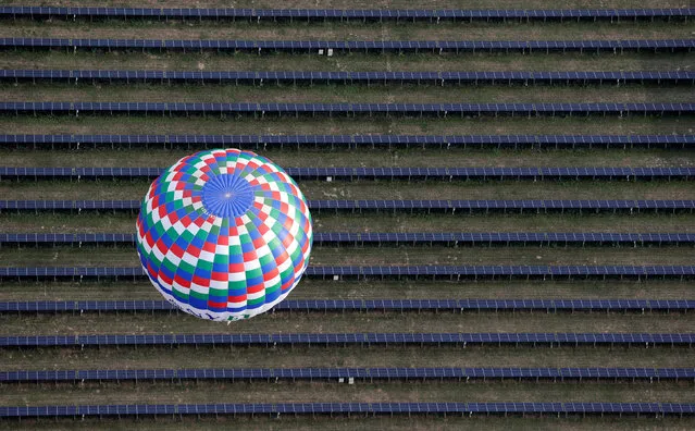 Participants take part in the Czech Hot Air Balloon Championship near the town of Uherske Hradiste, Czech Republic, August 31, 2018. (Photo by David W. Cerny/Reuters)