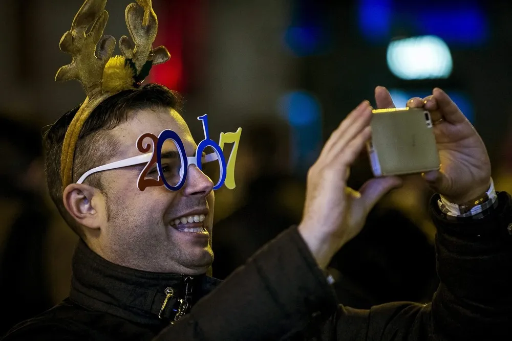 Revelers Say Hello to 2017, Part 2/2