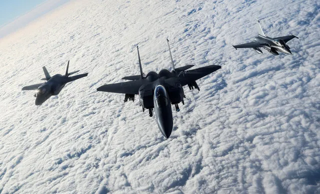 An RAF F-35B Lightning, a USAF F-15E Strike Eagle and a French Rafale fly over The English Channel in formation during the “Point Blank” exercise, after taking off from RAF Mildenhall, Britain, November 27, 2018. The French Air Force Rafale joined the exercise which has, until now, only included U.S. and RAF aircraft. (Photo by Eddie Keogh/Reuters)