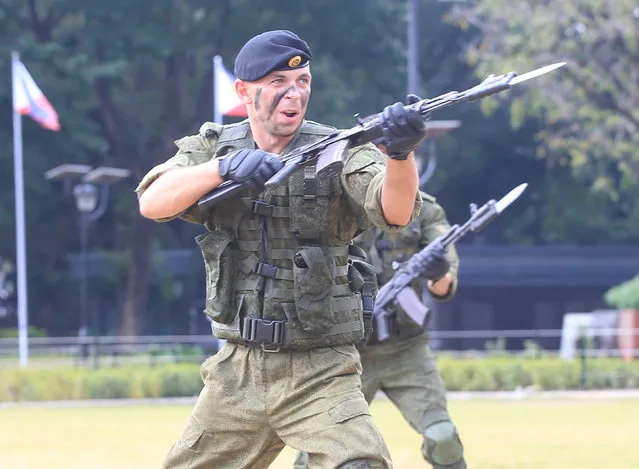Russian Marines show their individual combat skills during a public capability demonstration at the Luneta National Park in Metro Manila, Philippines January 5, 2017. (Photo by Romeo Ranoco/Reuters)