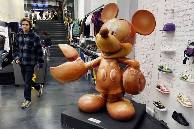 “Lobsta Mickey” is displayed in the Concepts sneaker store, Friday, November 25, 2022, in Boston. The 700-pound, long-forgotten statue of Mickey Mouse with giant lobster claws for hands has found its way back to Boston. (Photo by Michael Dwyer/AP Photo)