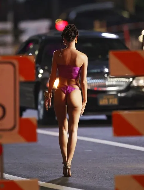 American model Emily Ratajkowski, 30, appeared in perfect shape from the front and back in a teeny hot pink bikini and high heels in Los Angeles on September 4, 2021. The beauty was in LA for a fashion show organised by singer Rihanna. (Photo by Backgrid USA)
