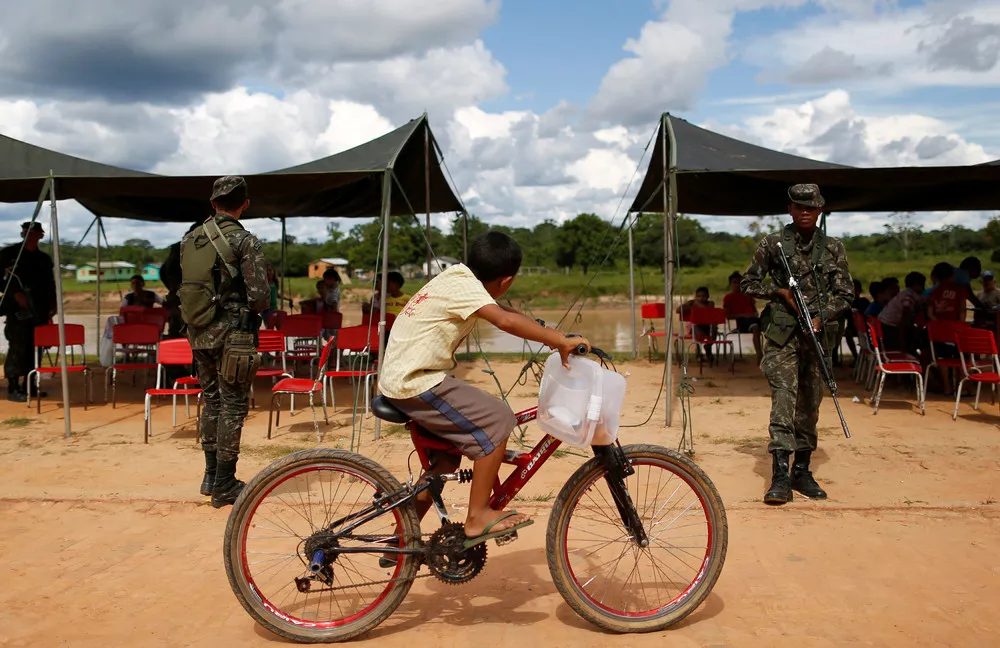 The Day in Photos – April 12, 2016