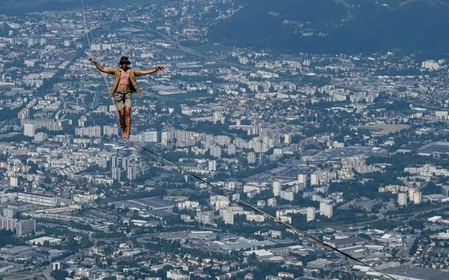 A man walks on a slackline during the 7th edition of the European “Marmotte Highline Project” (MHP) festival in Lans-en-Vercors, near Grenoble, eastern France, on July 4, 2019. The event, during which the participants will be able to evolve on the various highlines located in the Regional Natural Park of Vercors, takes place until July 7, 2019. (Photo by Philippe Desmazes/AFP Photo)