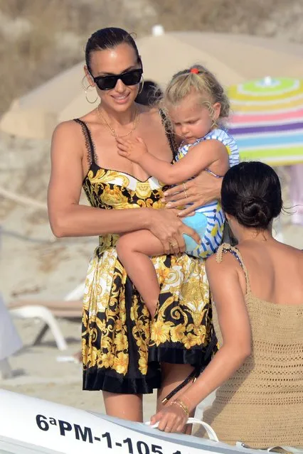 Russian model, Irina Shayk is spotted on a Spanish holiday in Formentera on August 12, 2019 with her daughter Lea and her mother Olga. Irina looks great in a matching bra top and skirt on the outing. (Photo by Backgrid USA)
