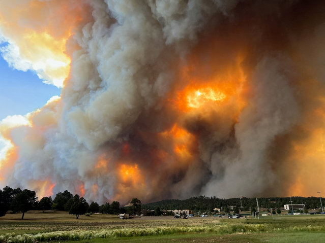Smoke rises from a wildfire in Ruidoso, New Mexico, U.S., June 17, 2024, in this picture obtained from social media. (Photo by Pamela L. Bonner via Reuters)