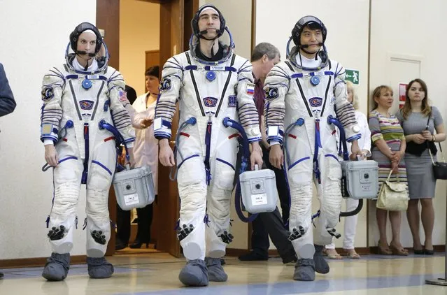 Members of the International Space Station expedition 48/49, (L-R)  Japanese astronaut Takuya Onishi, Russian cosmonaut Anatoli Ivanishin and US NASA astronaut Kate Rubins attend final exams in the Russian cosmonaut training center in Star City outside Moscow, Russia, 27 May 2016. The launch of the mission is scheduled on 21 June from the Baikonur Cosmodrome in Kazakhstan. (Photo by Maxim Shipenkov/EPA)